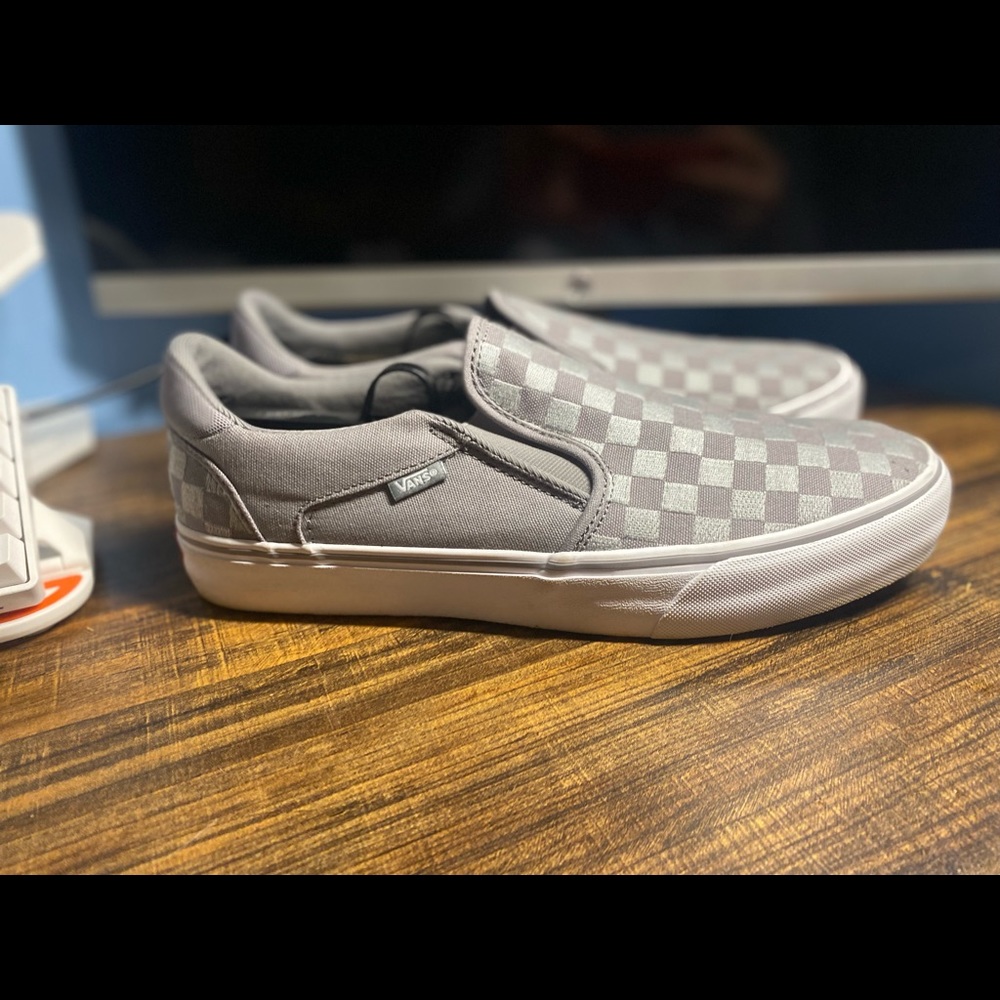 Van Slide-Ons, Size 12, PreOwned.